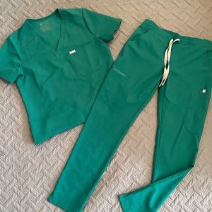 FIGS XS Hunter Green Yola Skinny pants & Small Hunter Green Catarina top (set)